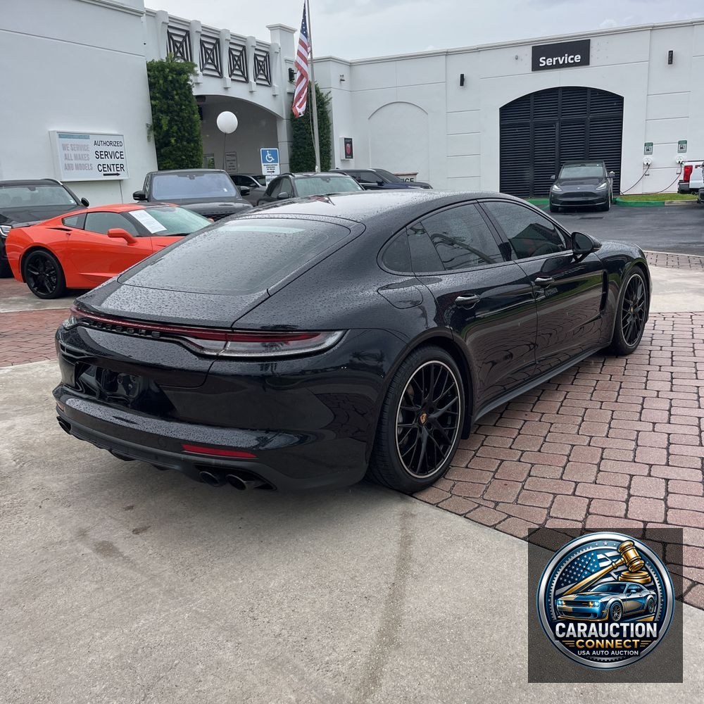2022 Porsche Panamera 4