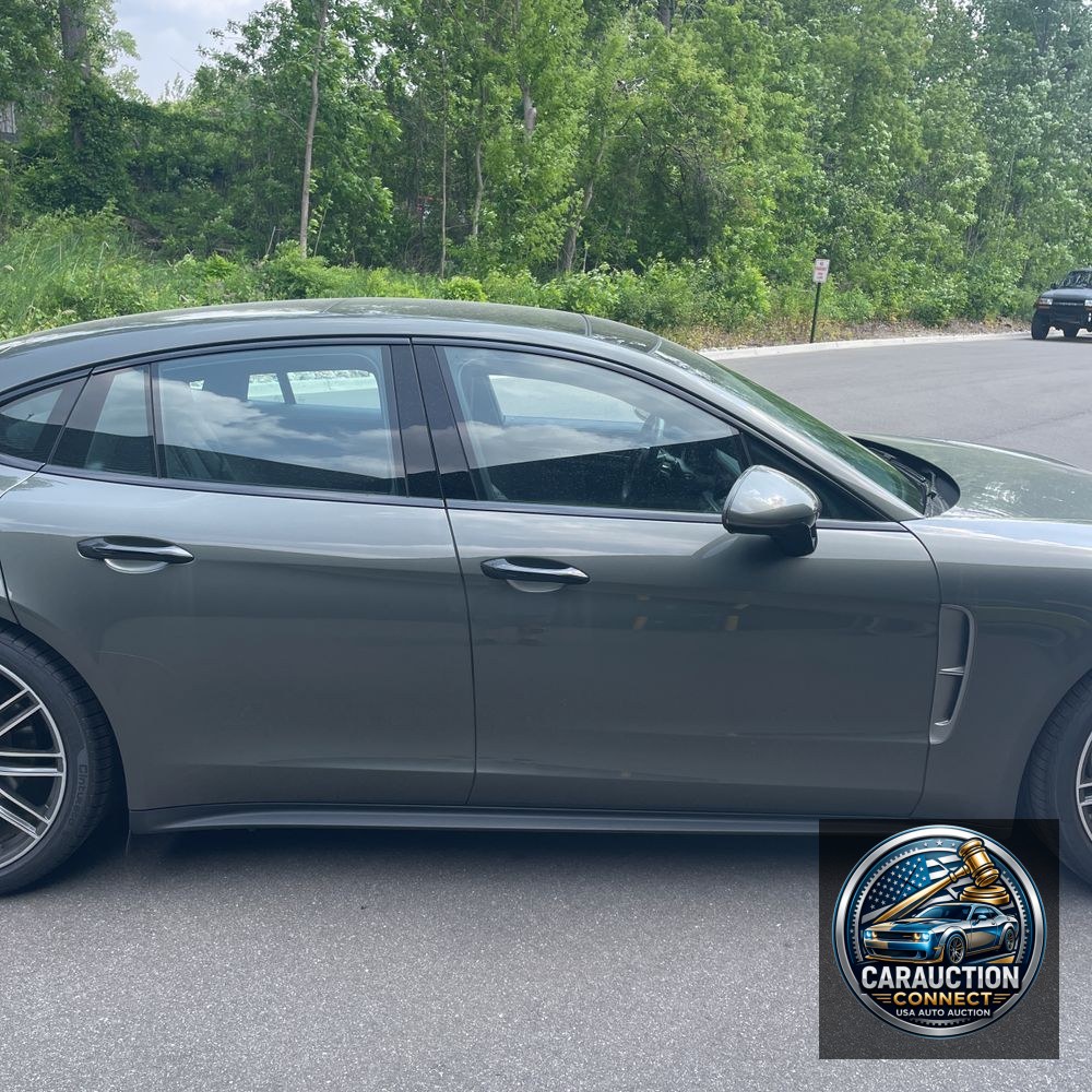 2022 Porsche Panamera 4 Platinum Edition
