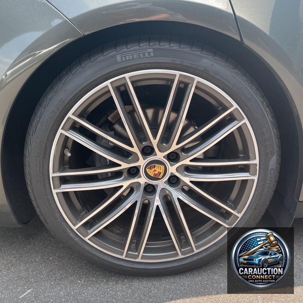 2022 Porsche Panamera 4 Platinum Edition