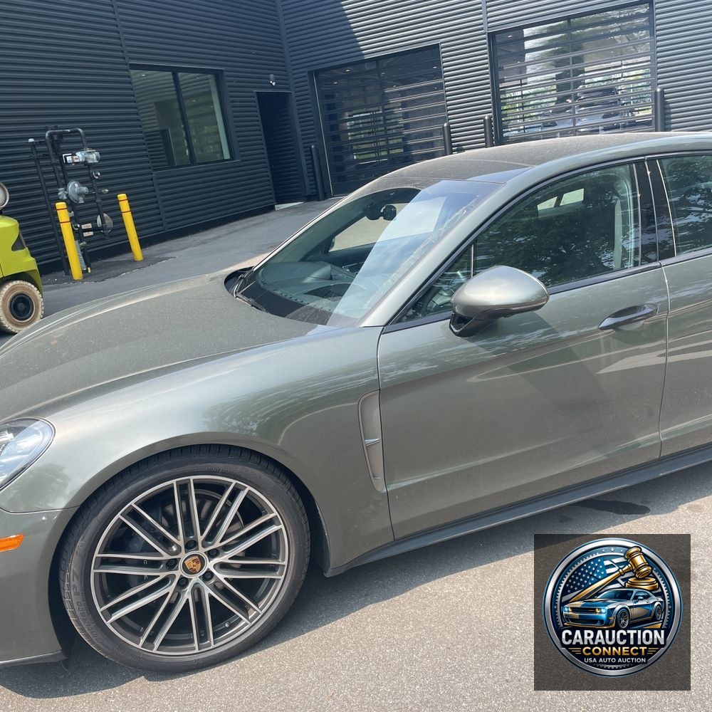 2022 Porsche Panamera 4 Platinum Edition