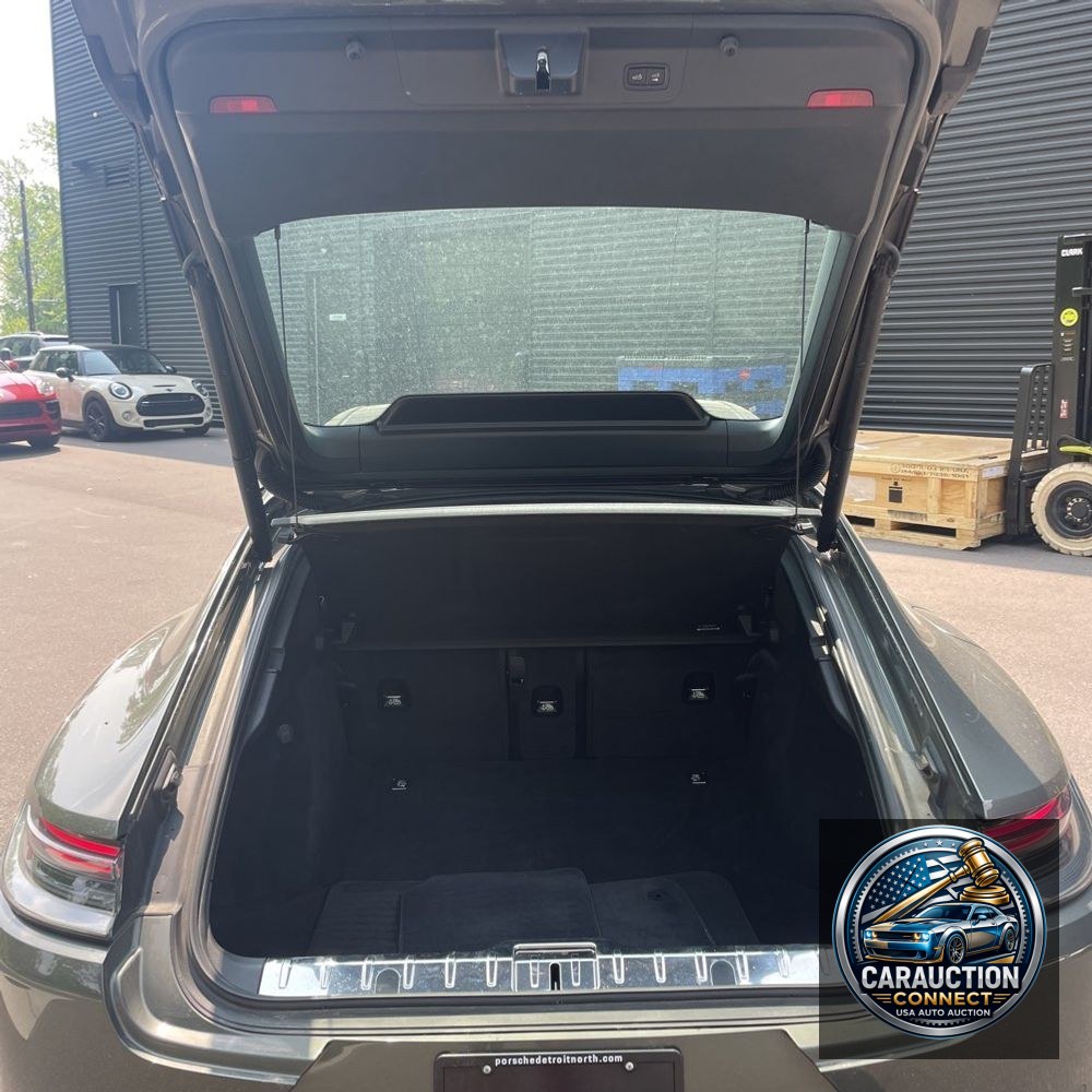2022 Porsche Panamera 4 Platinum Edition