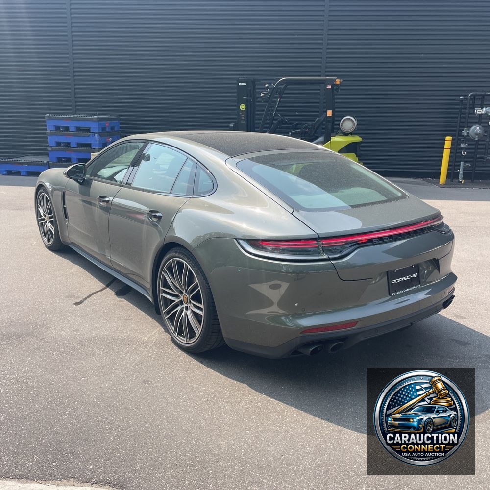 2022 Porsche Panamera 4 Platinum Edition