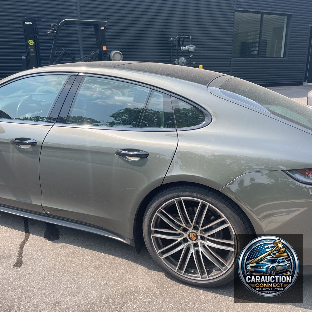 2022 Porsche Panamera 4 Platinum Edition