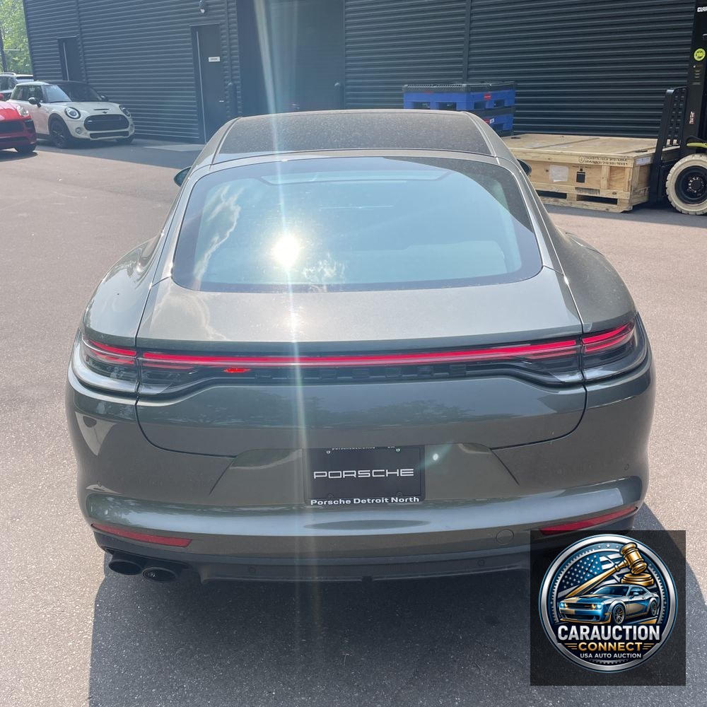 2022 Porsche Panamera 4 Platinum Edition