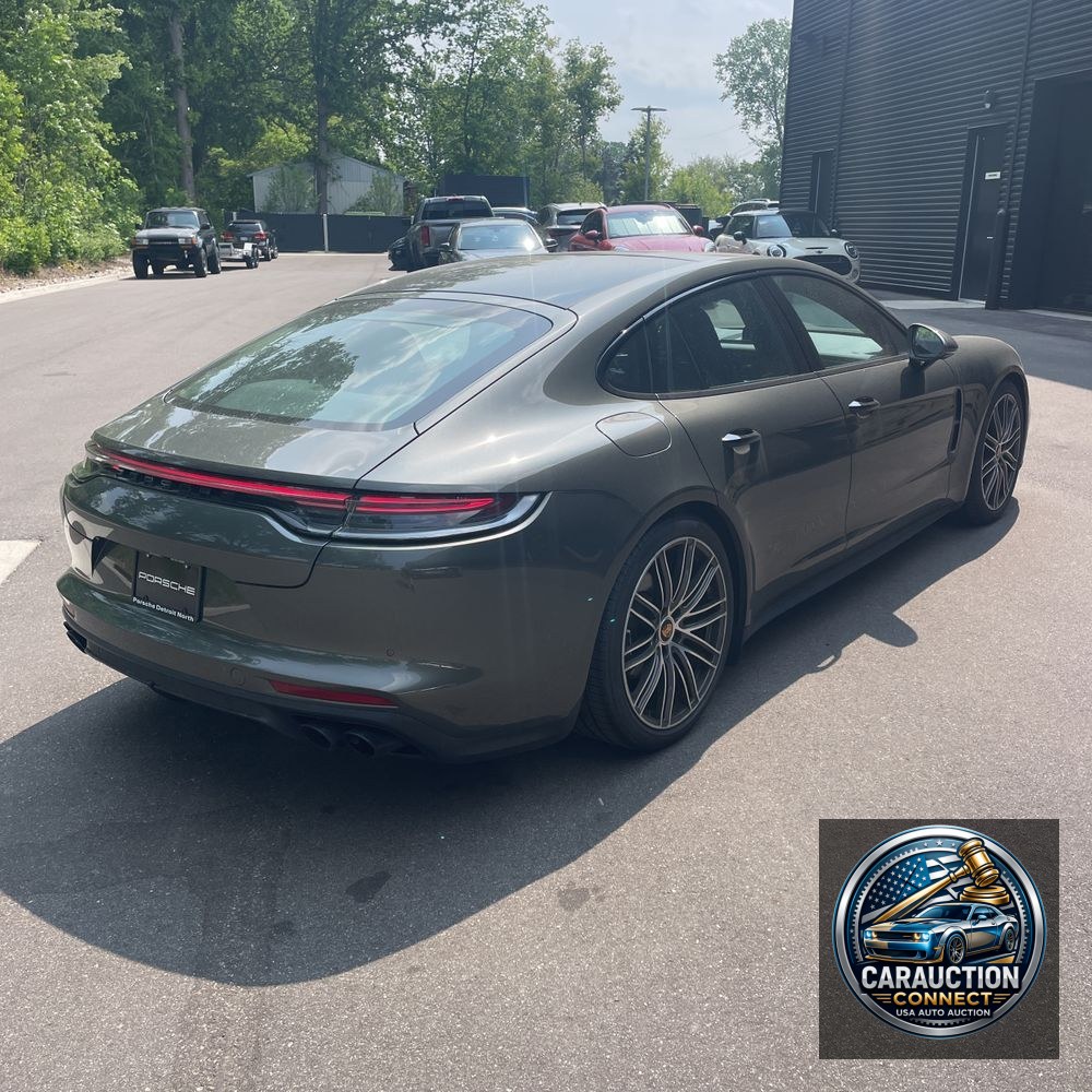2022 Porsche Panamera 4 Platinum Edition
