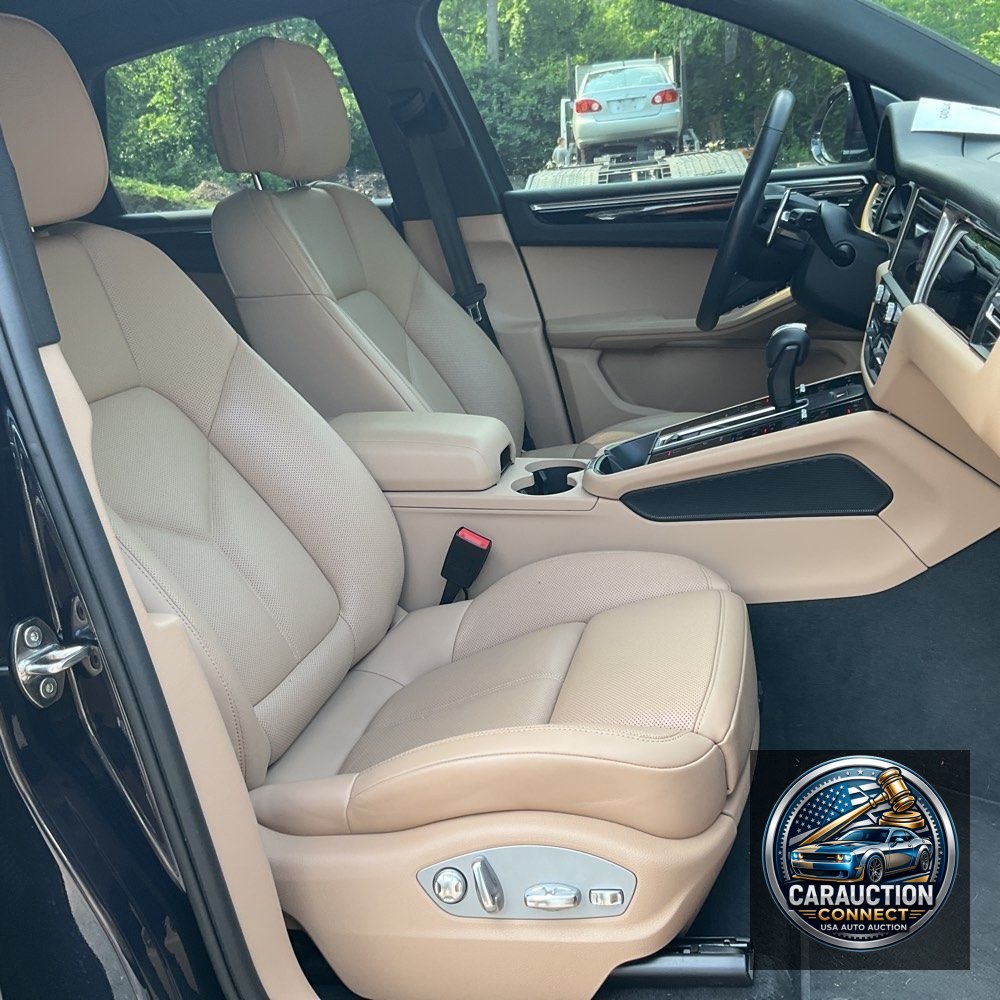2023 Porsche Macan Base