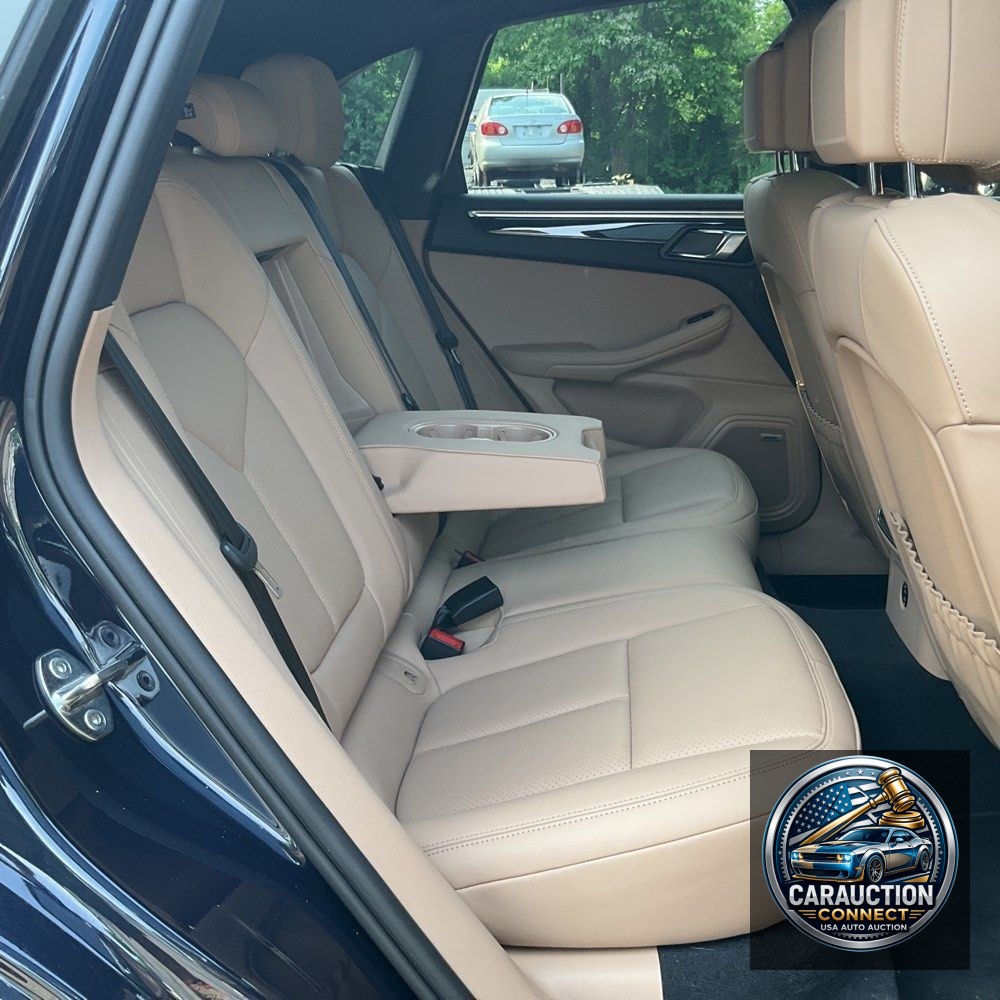 2023 Porsche Macan Base