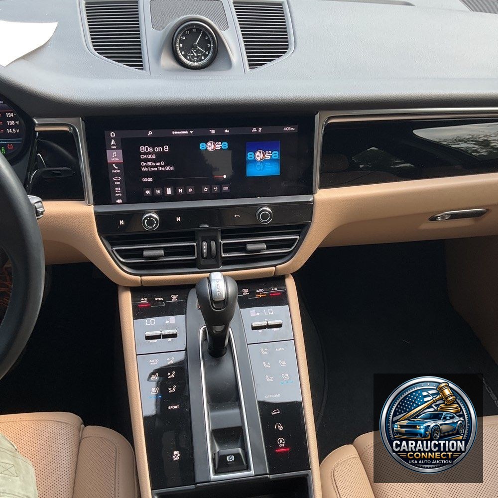 2023 Porsche Macan Base