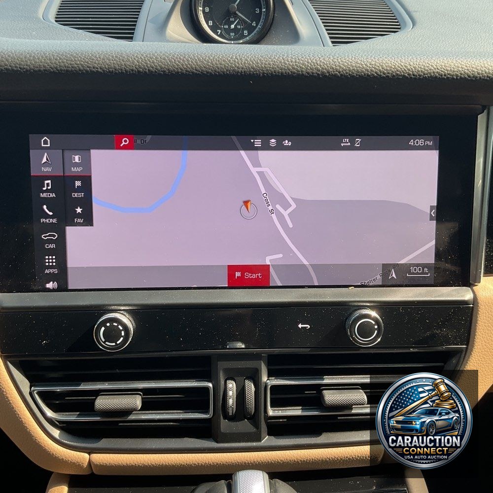 2023 Porsche Macan Base