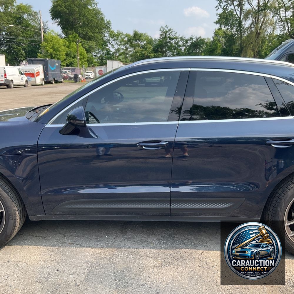 2023 Porsche Macan Base