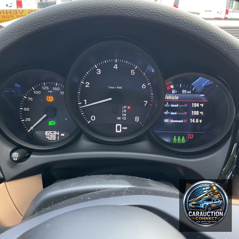 2023 Porsche Macan Base