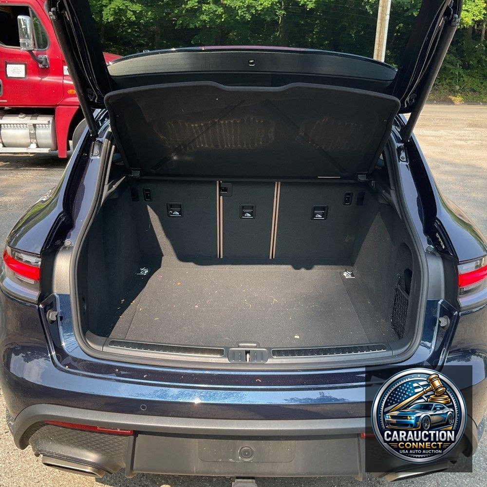 2023 Porsche Macan Base