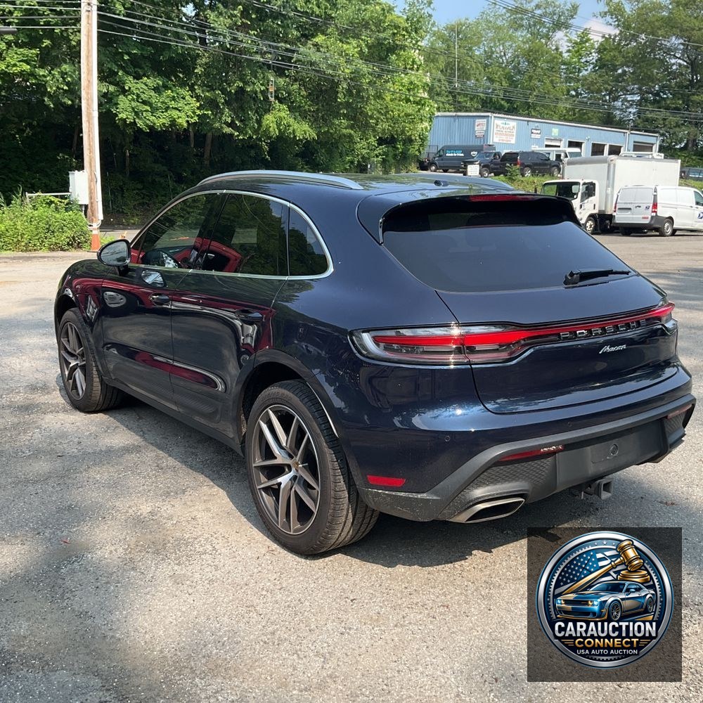 2023 Porsche Macan Base