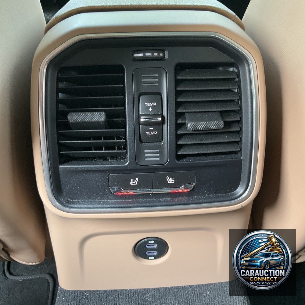 2023 Porsche Macan Base