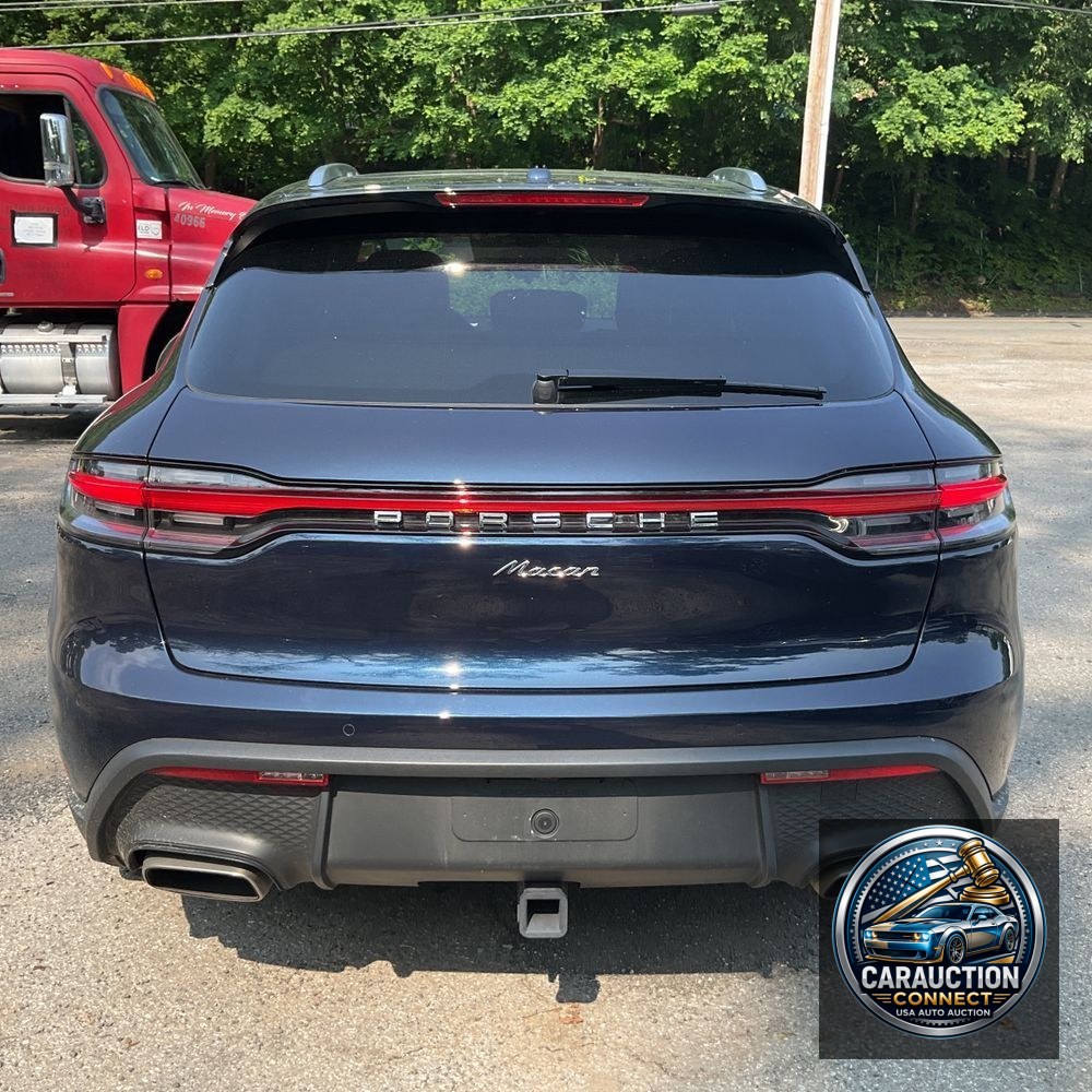 2023 Porsche Macan Base