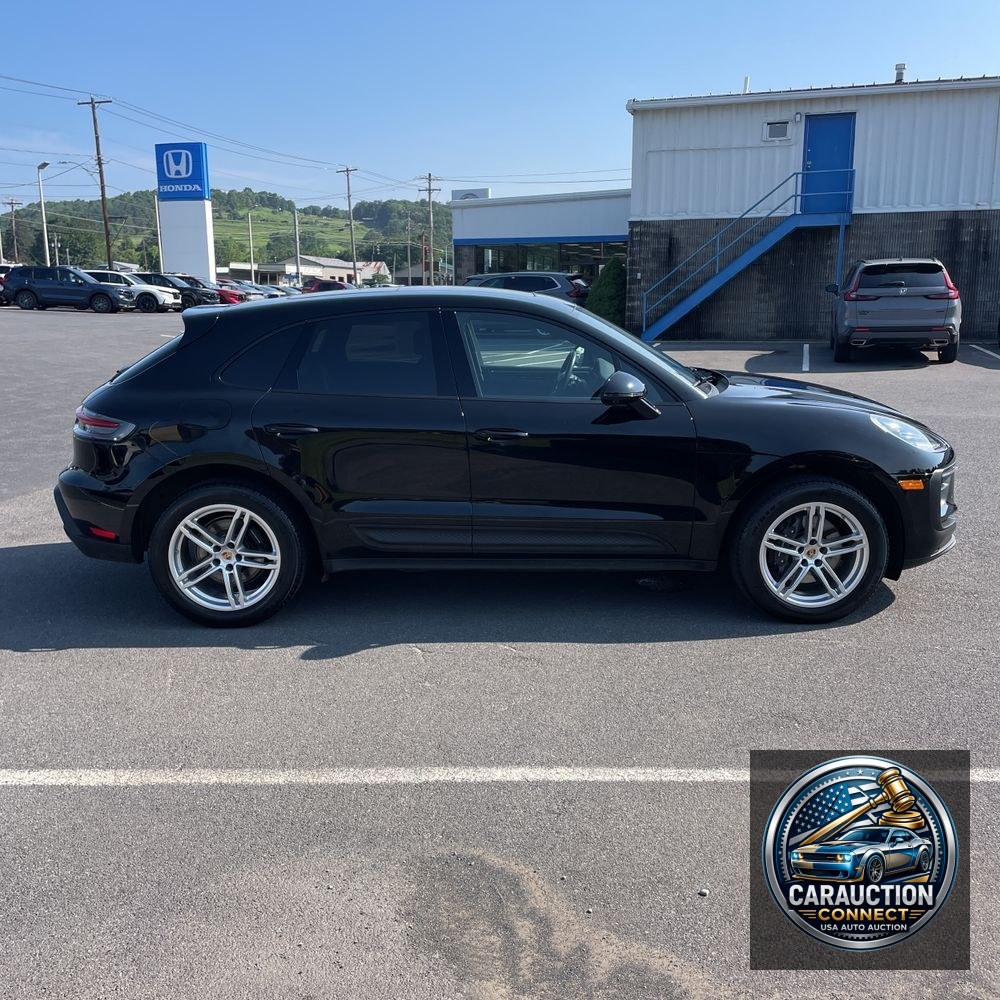 2023 Porsche Macan Base