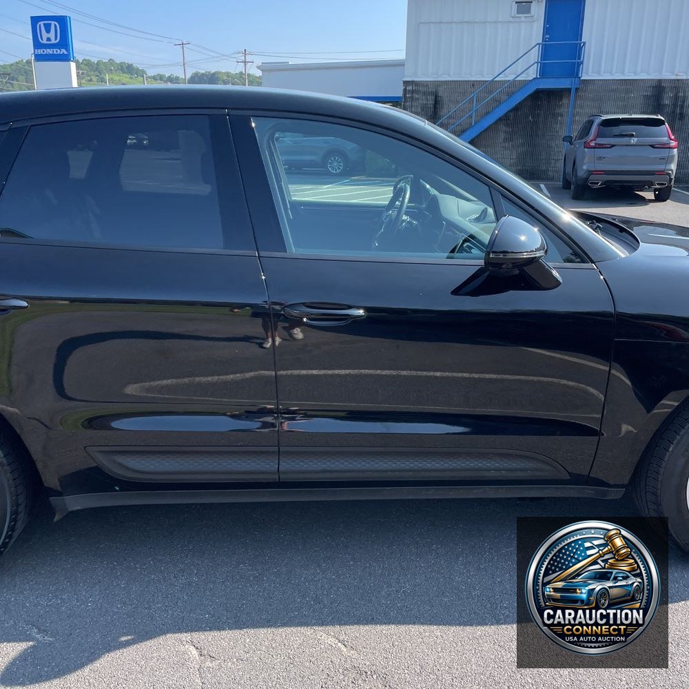 2023 Porsche Macan Base