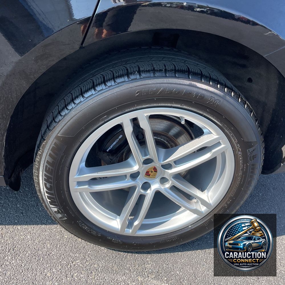 2023 Porsche Macan Base