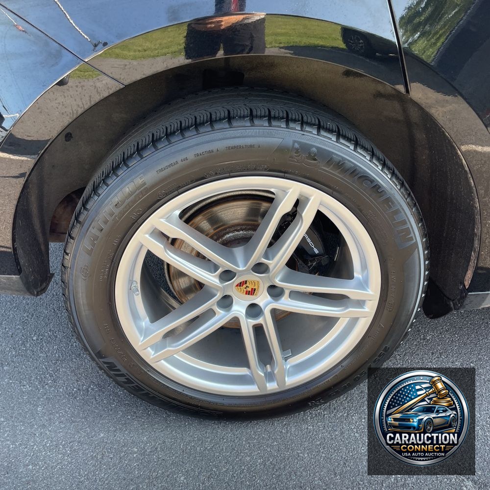 2023 Porsche Macan Base