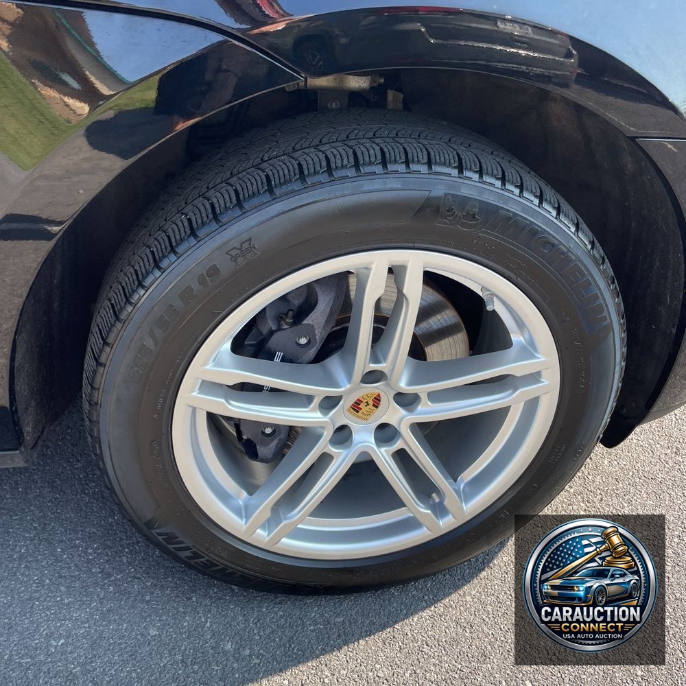 2023 Porsche Macan Base