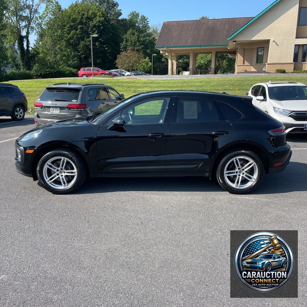 2023 Porsche Macan Base