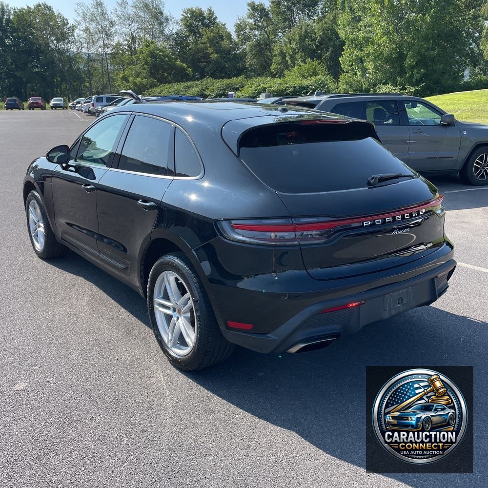 2023 Porsche Macan Base