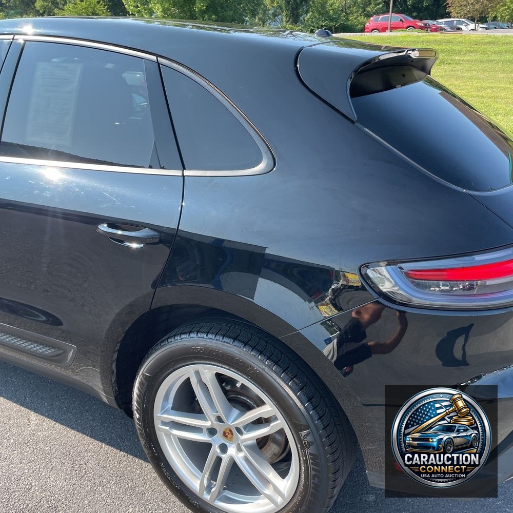 2023 Porsche Macan Base