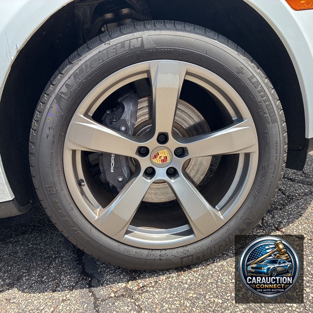 2023 Porsche Macan T