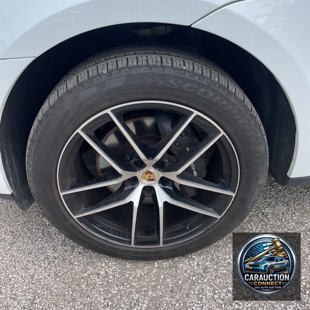 2023 Porsche Macan Base