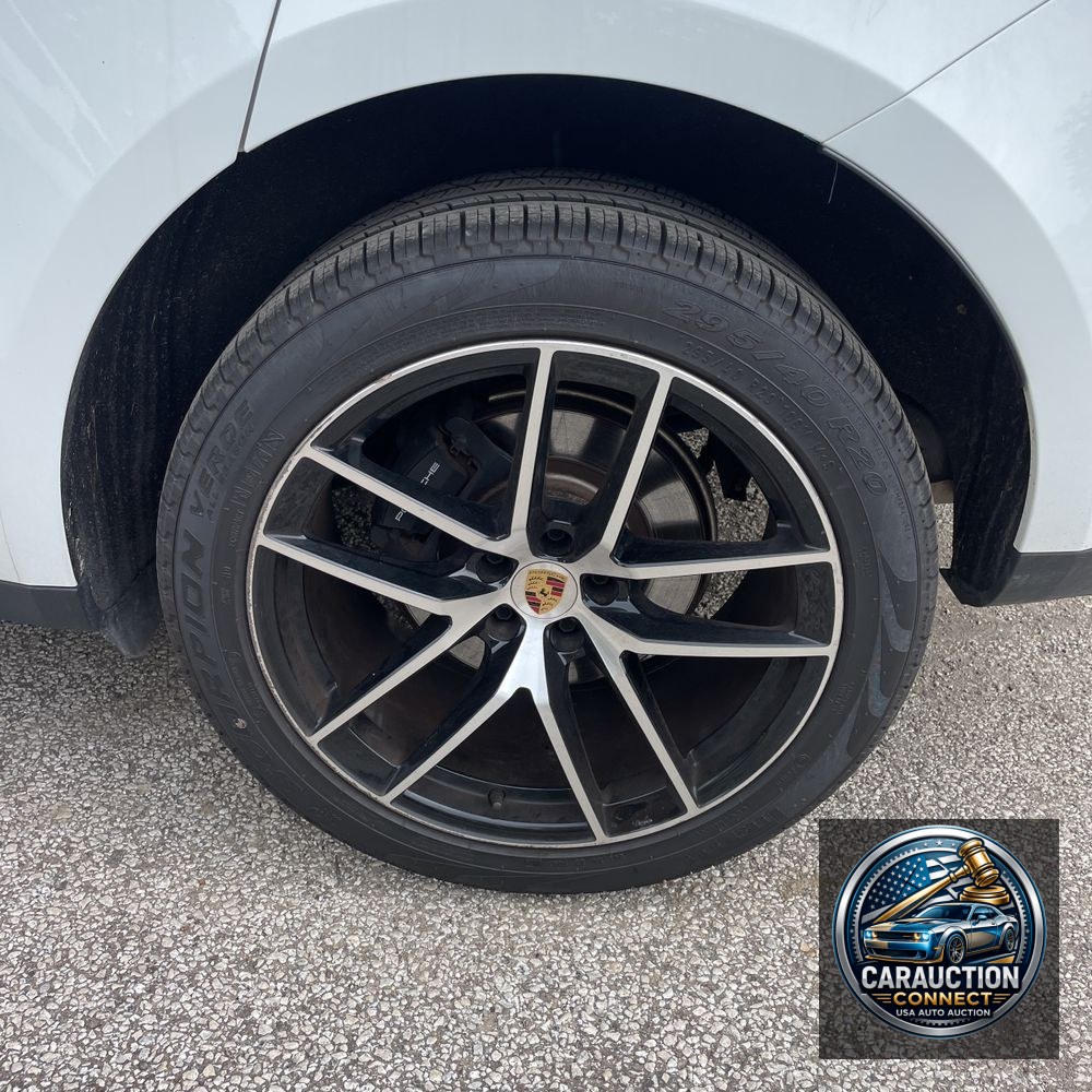 2023 Porsche Macan Base