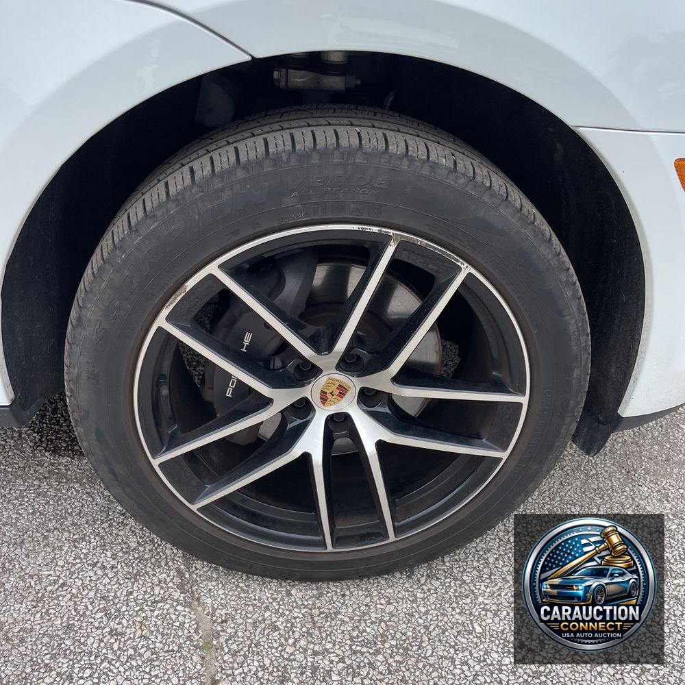 2023 Porsche Macan Base