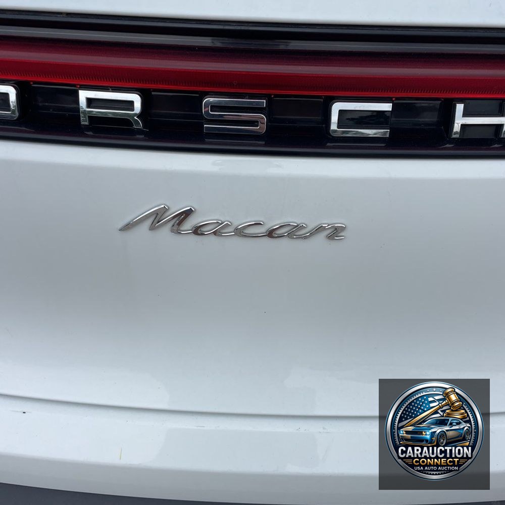 2023 Porsche Macan Base