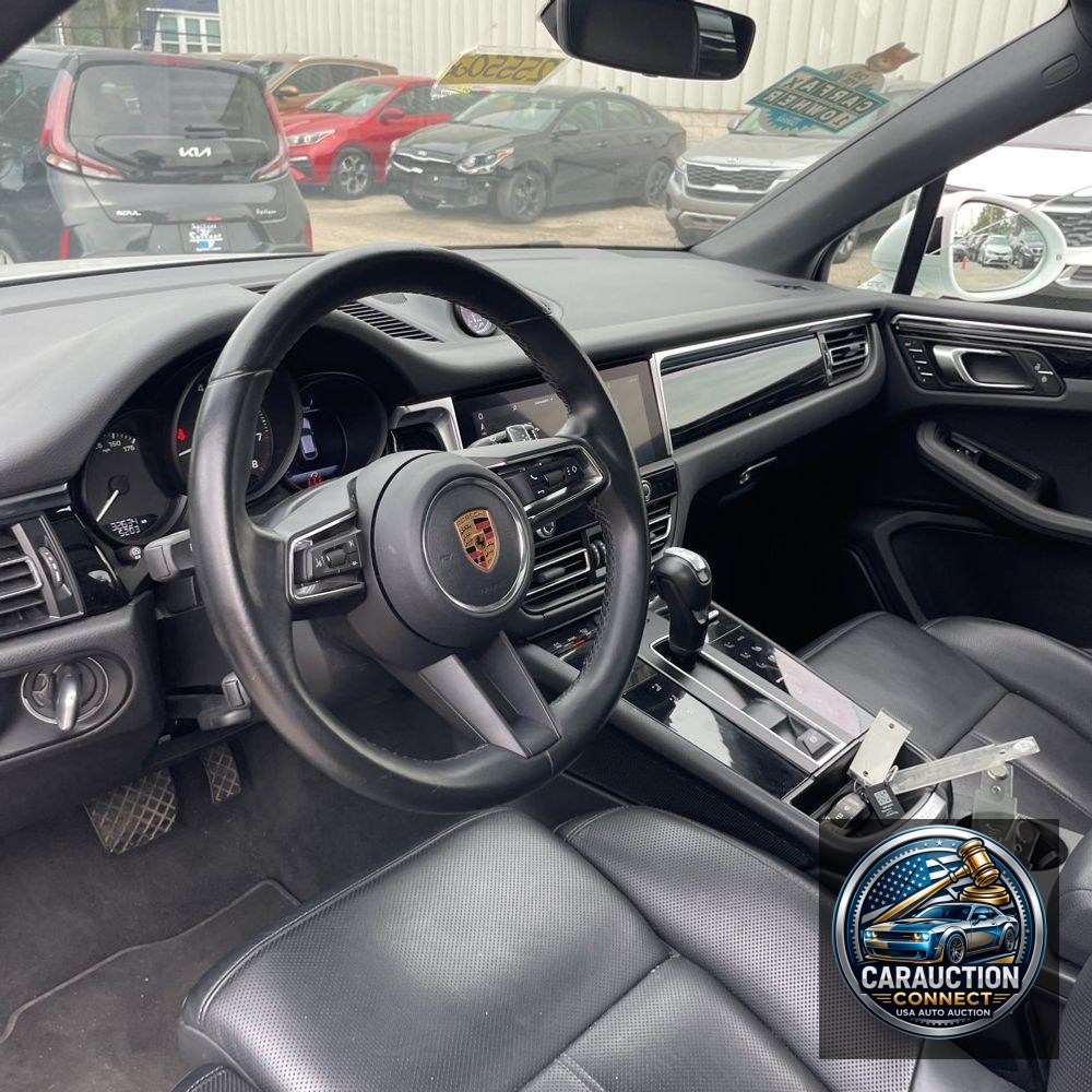 2023 Porsche Macan Base