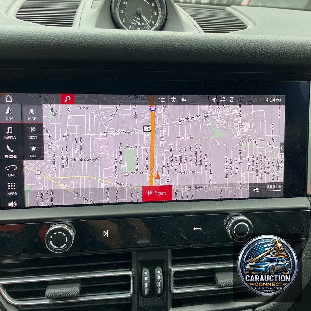 2023 Porsche Macan Base