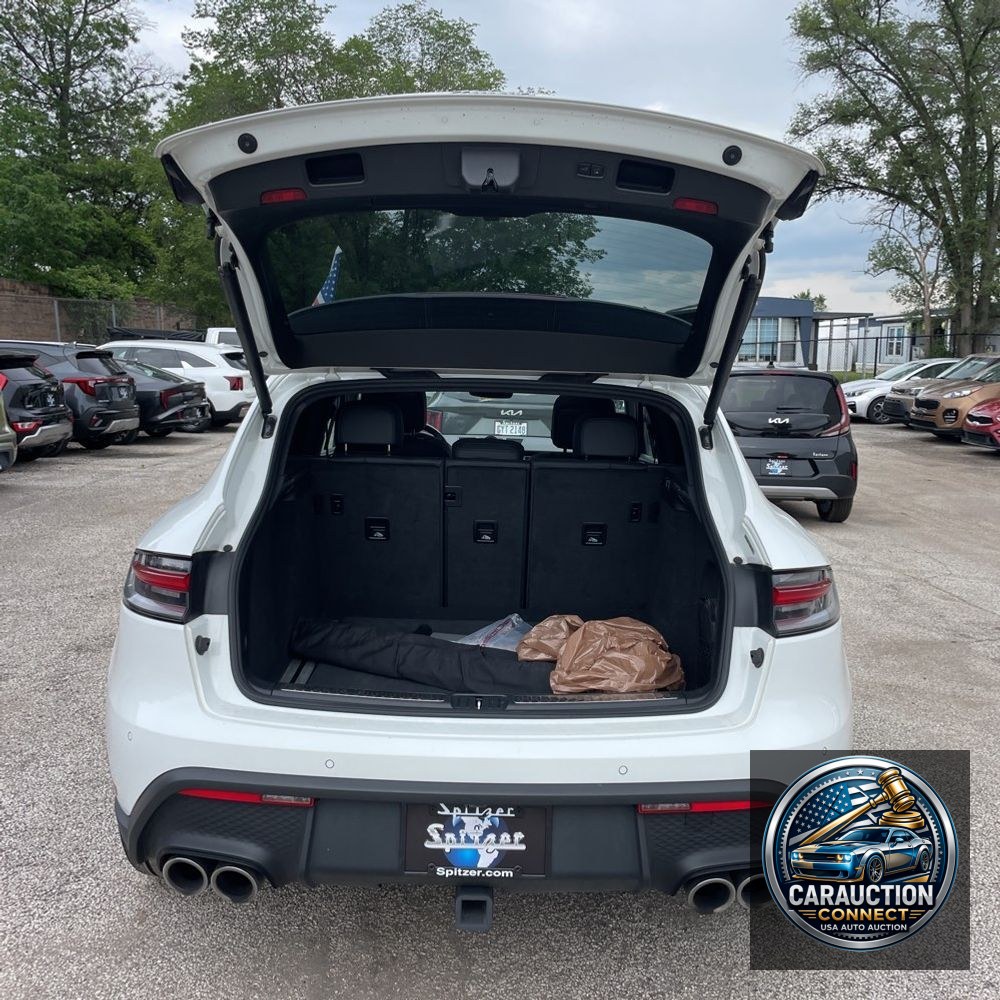 2023 Porsche Macan Base