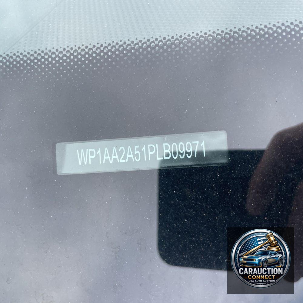 2023 Porsche Macan Base