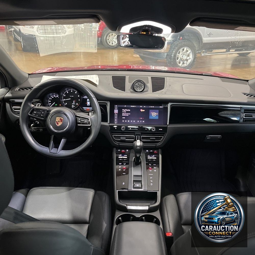 2023 Porsche Macan Base