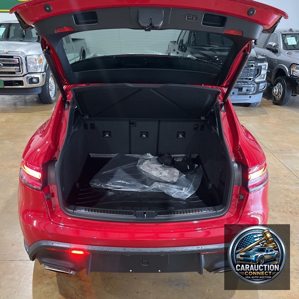 2023 Porsche Macan Base