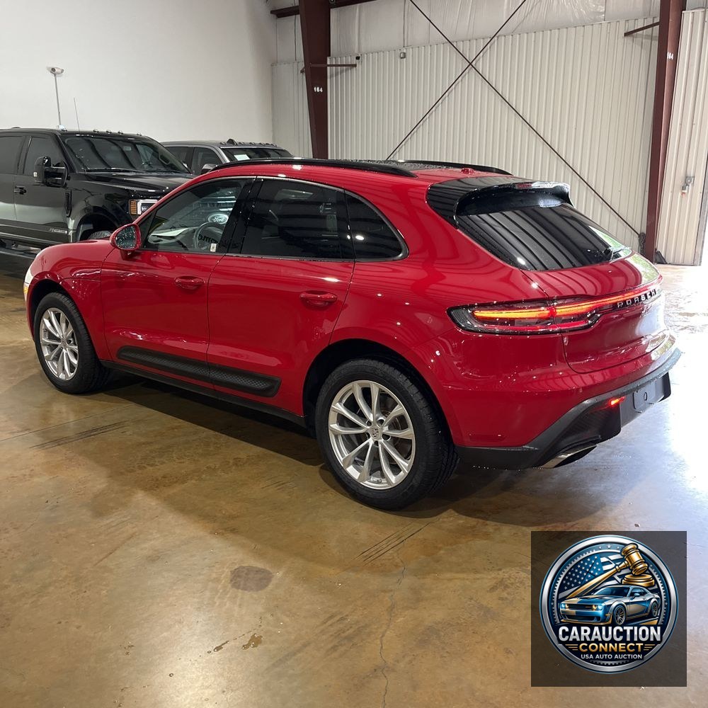 2023 Porsche Macan Base