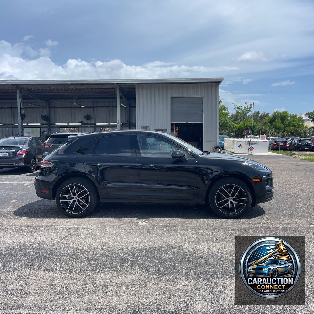 2023 Porsche Macan Base