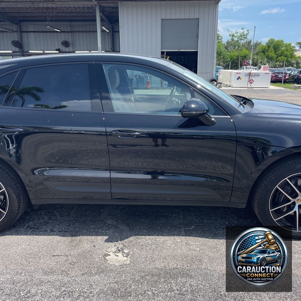 2023 Porsche Macan Base