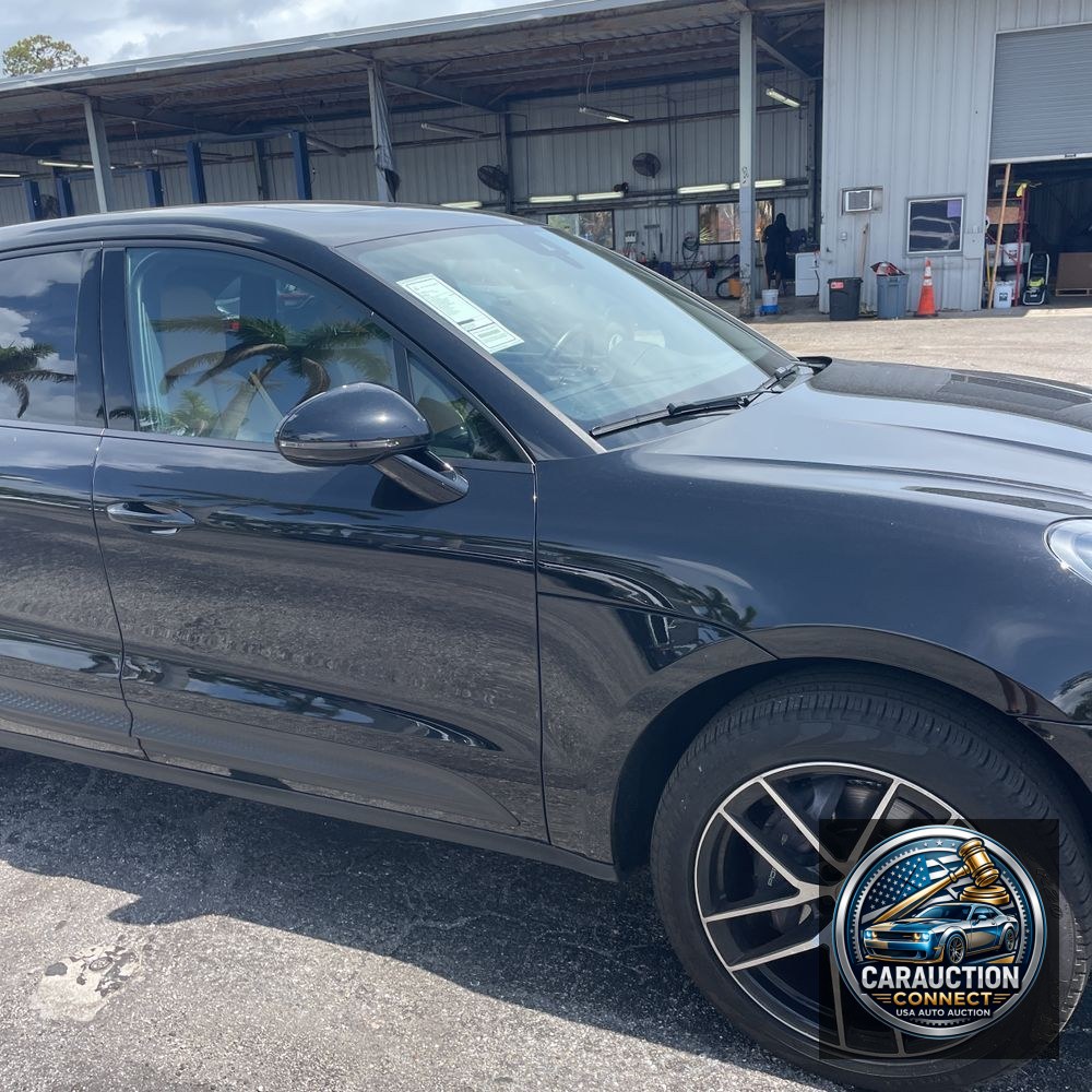 2023 Porsche Macan Base