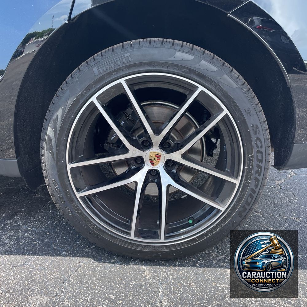 2023 Porsche Macan Base