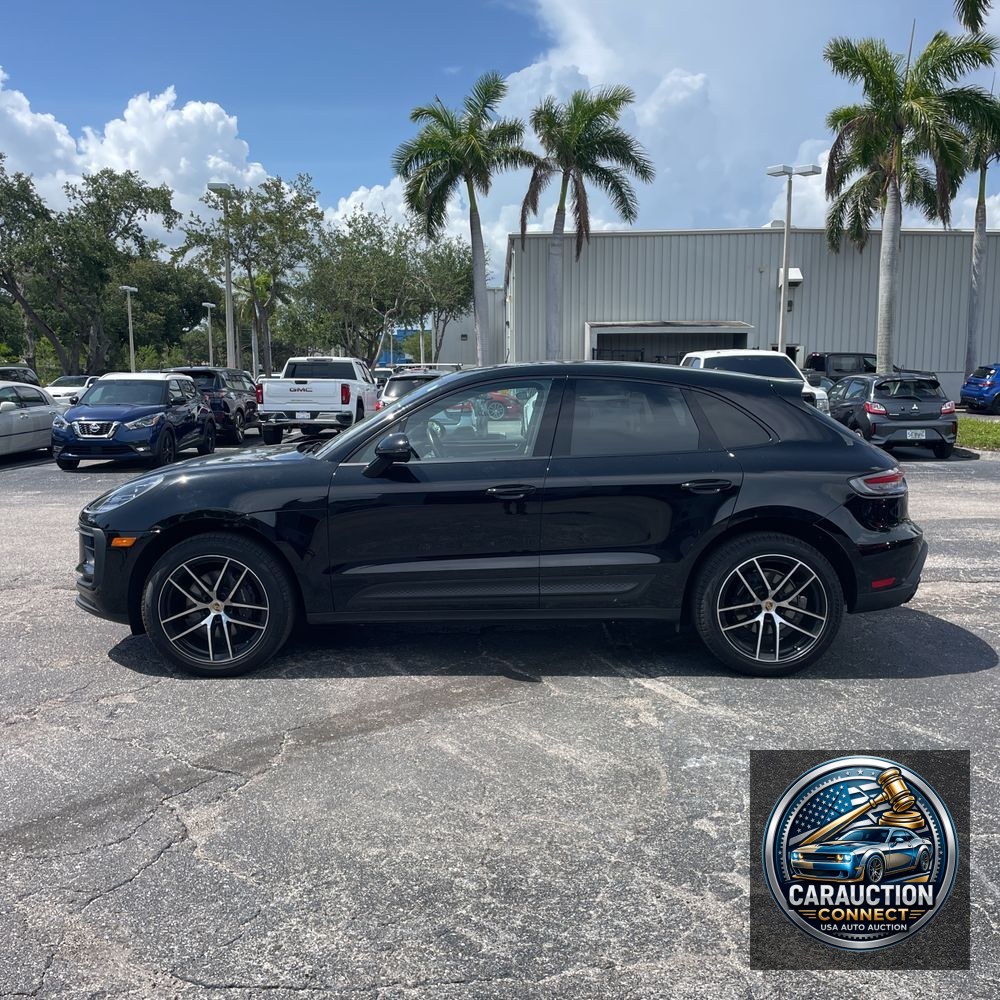 2023 Porsche Macan Base