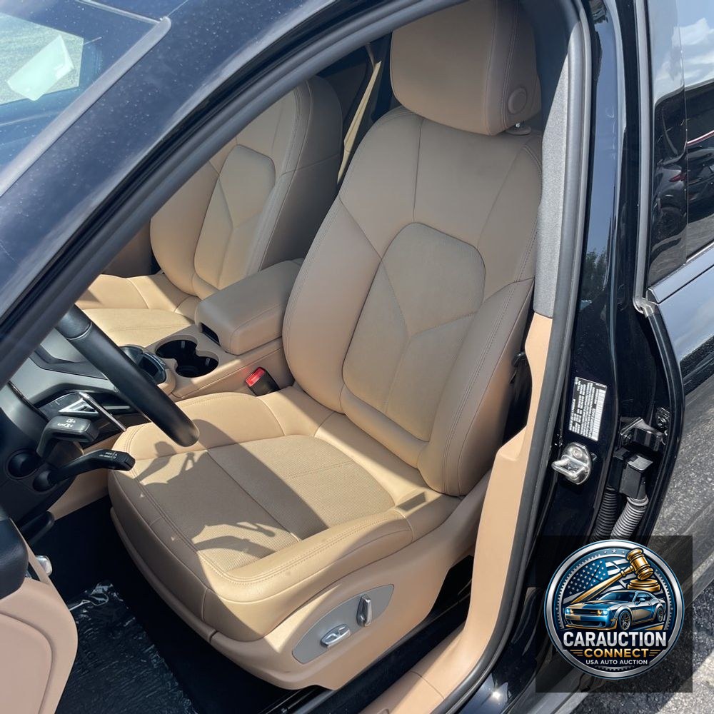 2023 Porsche Macan Base