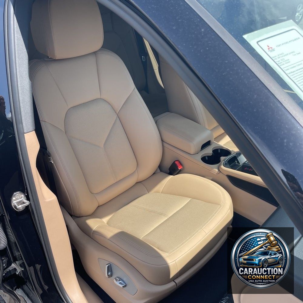 2023 Porsche Macan Base