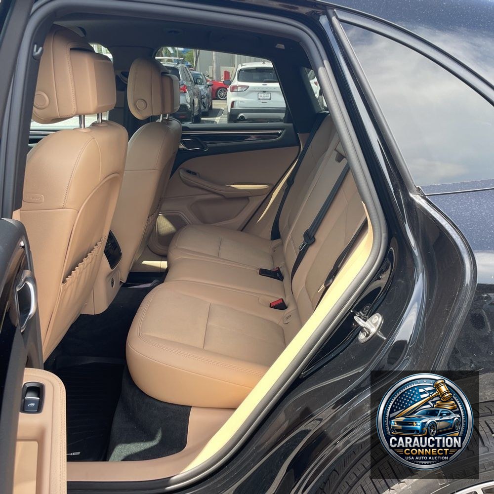 2023 Porsche Macan Base
