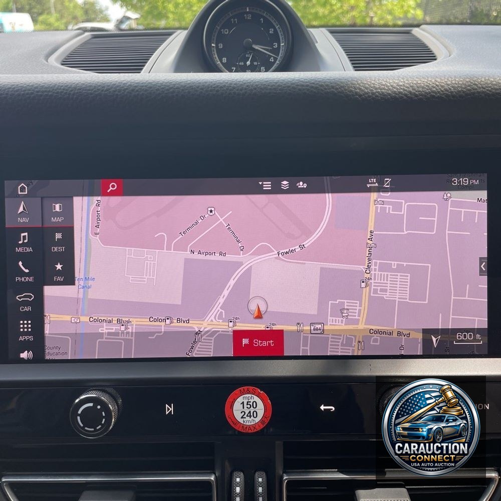 2023 Porsche Macan Base