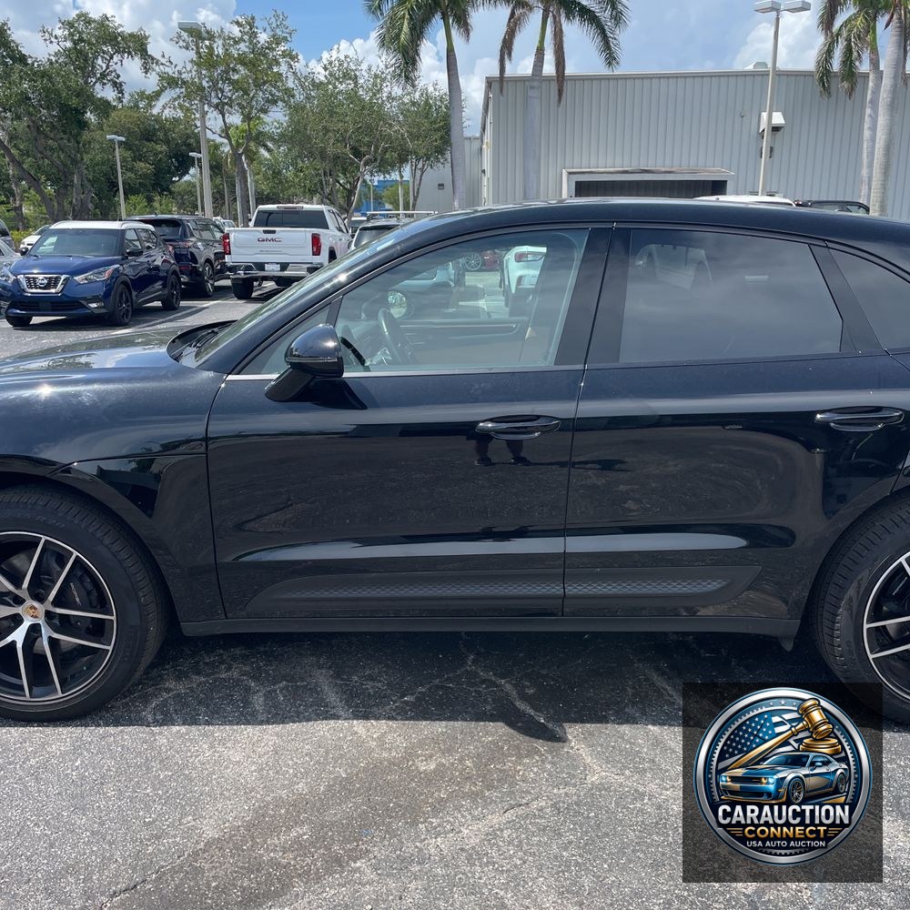 2023 Porsche Macan Base