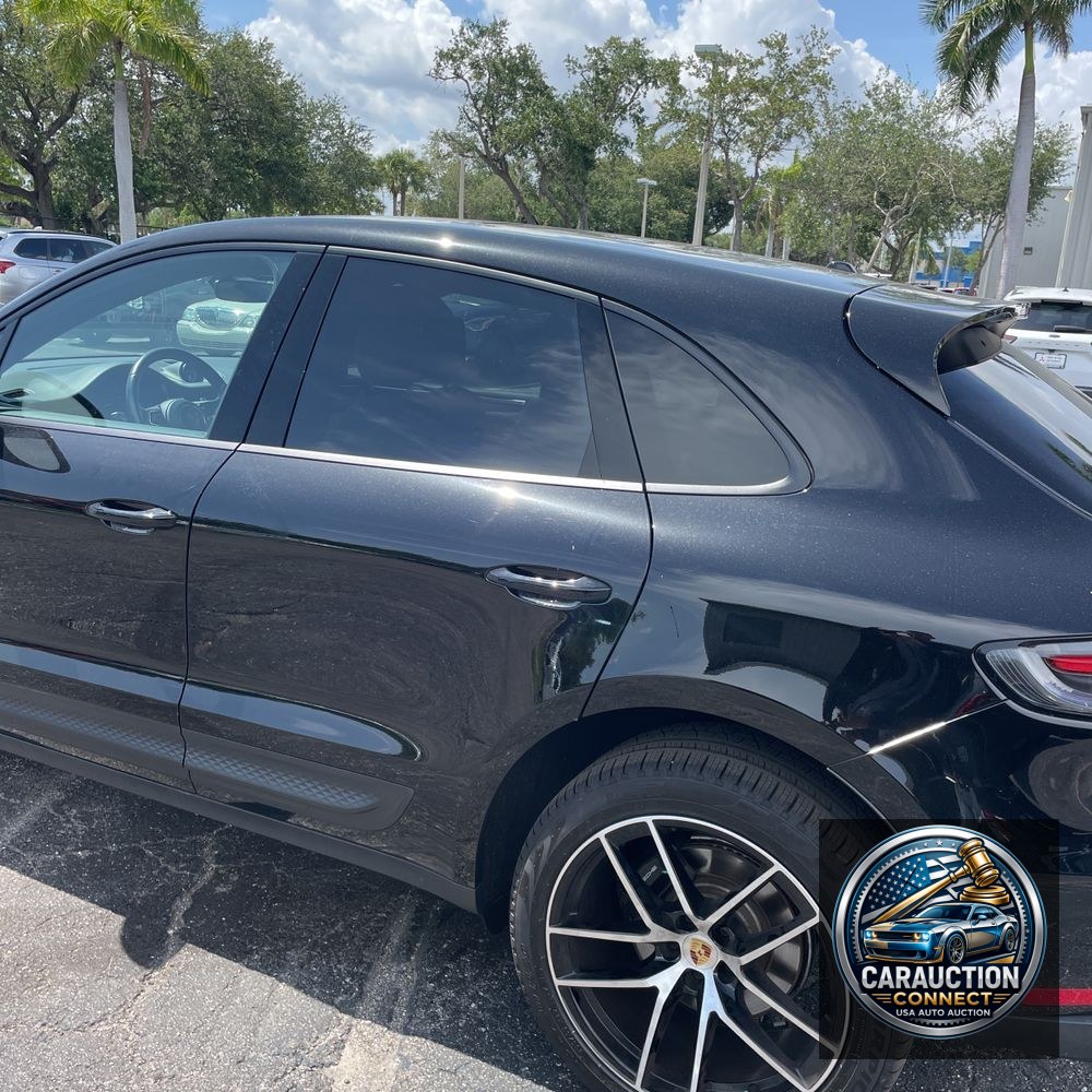 2023 Porsche Macan Base